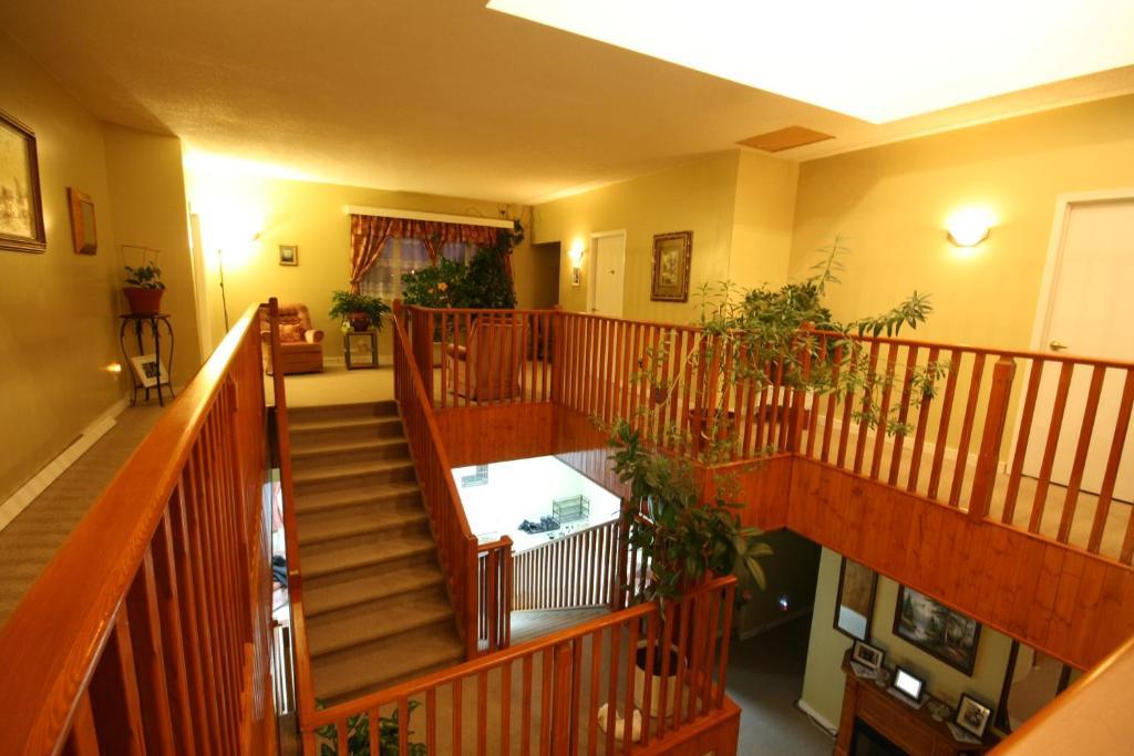 Villa Maria Country Inn Acheson Ngoại thất bức ảnh