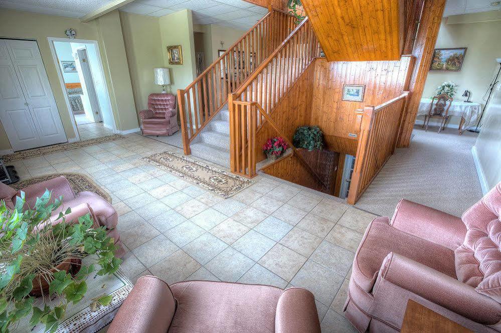 Villa Maria Country Inn Acheson Ngoại thất bức ảnh